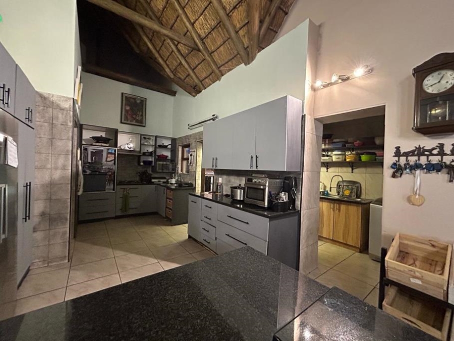 5 Bedroom Property for Sale in Melodie North West